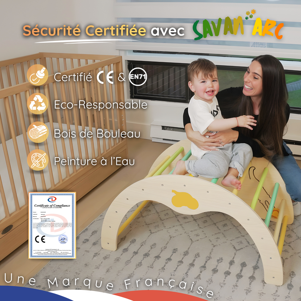 Accessoires inclus Savan’Arc : coussin Montessori et pot à crayons en bois