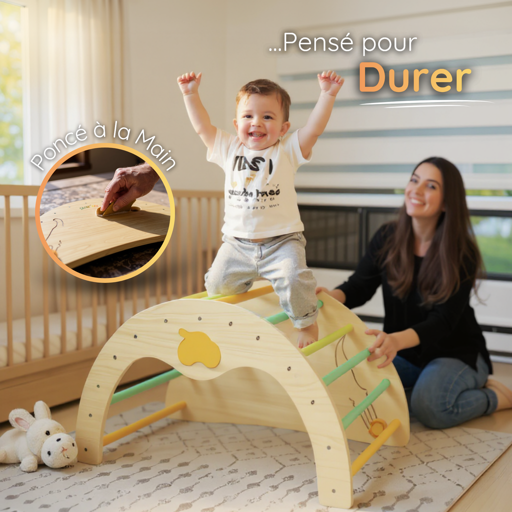 Arche Montessori en bois Savan’Arc avec enfant en train de jouer – jouet motricité 6 en 1